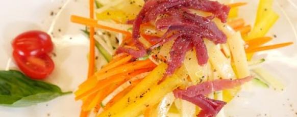 Embedded thumbnail for Julienne di verdure con bresaola e bitto